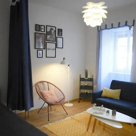 A Charming Little Flat Just Above Szechenyi Square * Pecs