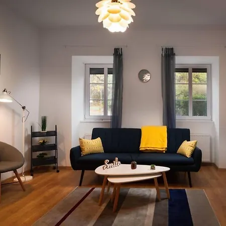 Apartment A Charming Little Flat Just Above Szechenyi Square
