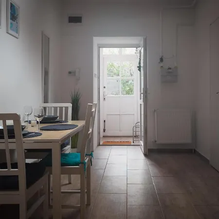 Apartment A Charming Little Flat Just Above Szechenyi Square Pecs