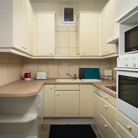 Apartment A Charming Little Flat Just Above Szechenyi Square
