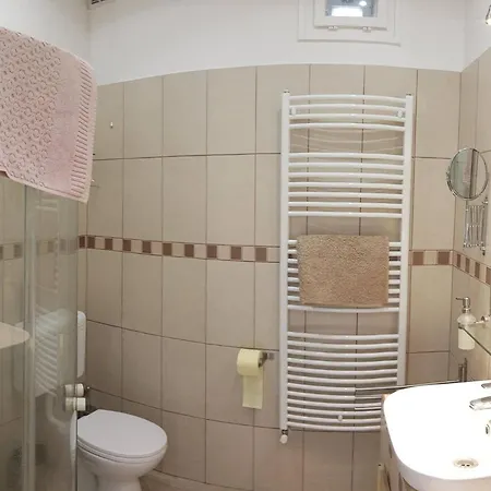 A Charming Little Flat Just Above Szechenyi Square Apartment